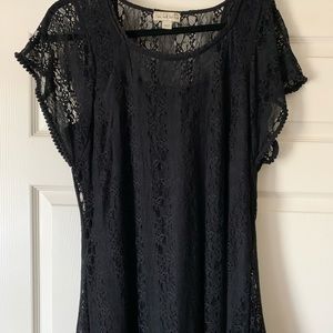 Live and let live super cute lace blouse